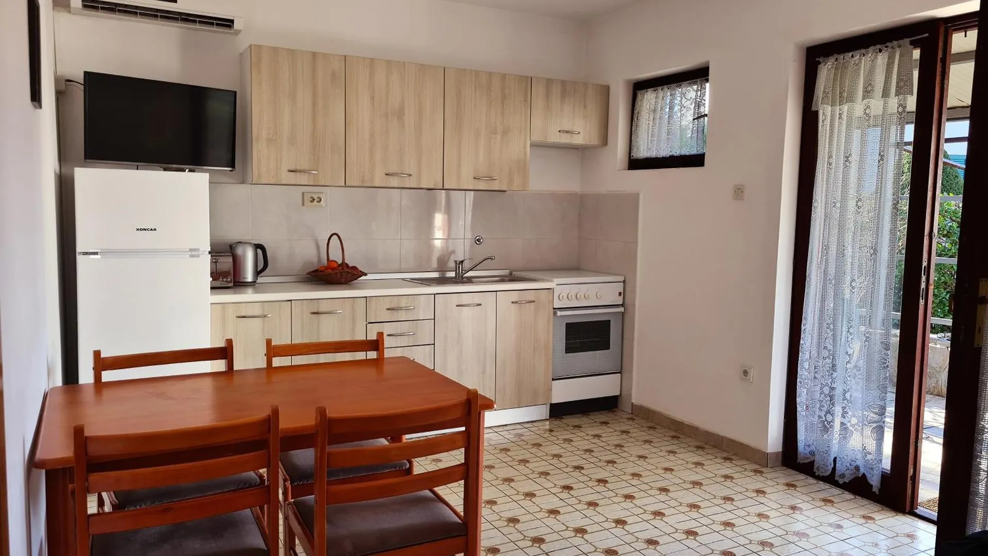 Apartments Katic Vantacici